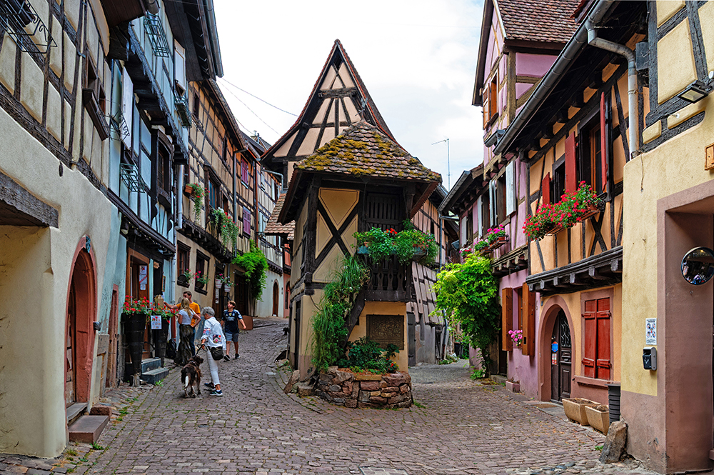 Im Altstadtkern von Eguisheim fühlt man sich in eine andere Zeit versetzt